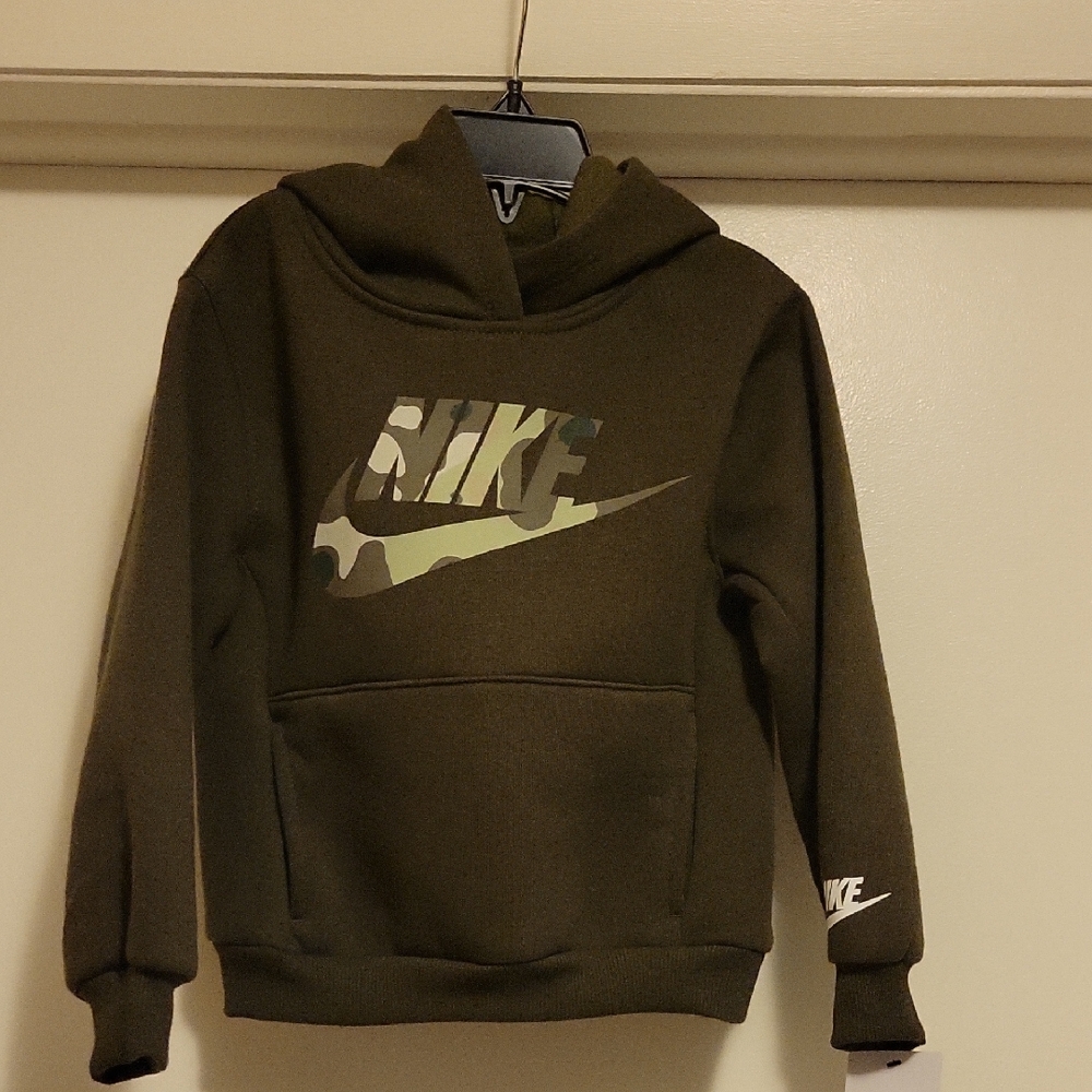 NWT: Boys NIKE Sportswear Club Fleece Pullover Graphic Hoodie